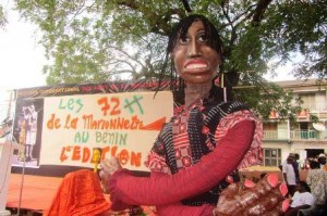 Les grandes personnes de Boromo dans la caravane ©Bénincultures 